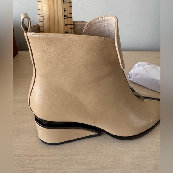 Torgeis Marion Beige Zip-Up Wedge Booties / Size 9 NWB - Picture 14 of 14